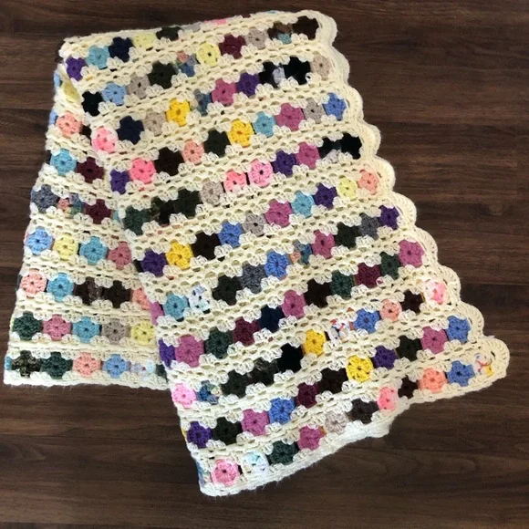 Granny Square Crocheted Afghan Throw Blanket Handmade Knit Multicolor VTG 67x49 - Picture 4 of 5